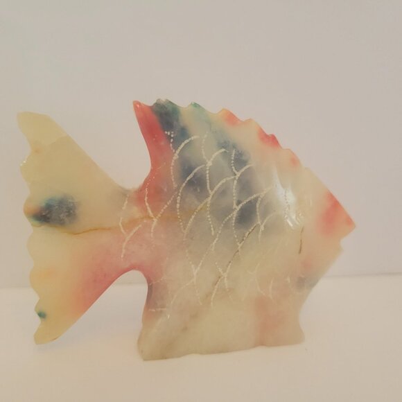 Hand-Carved Multicolor Onyx Fish Figurine 4" Decorative Sculpture - Picture 1 of 6